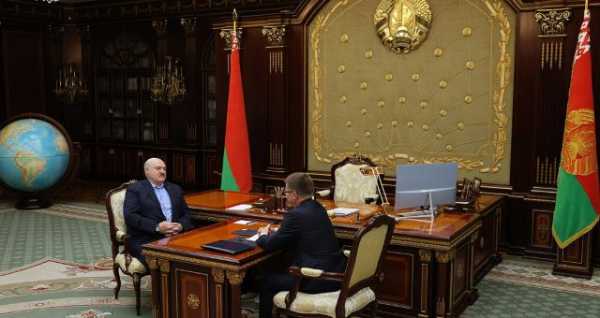 Президент Беларуси Александр Лукашенко провел рабочую встречу с председателем ФПБ Юрием Сенько