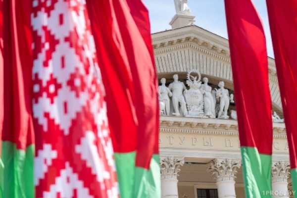 ФПБ и РОО «Белая Русь» создали самый большой Государственный флаг Беларуси