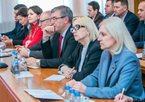 Роль политических партий и субъектов гражданского общества в избирательном процессе обсудили в штаб-квартире ФПБ