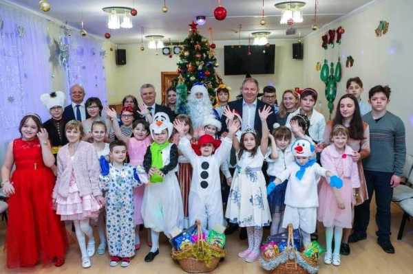 Председатель Профсоюза поздравил детей Детского городка Ленинского района г.Минска с Новым годом!