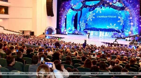 Лукашенко рассказал о новогодних традициях суверенной Беларуси и предложил завести еще одну