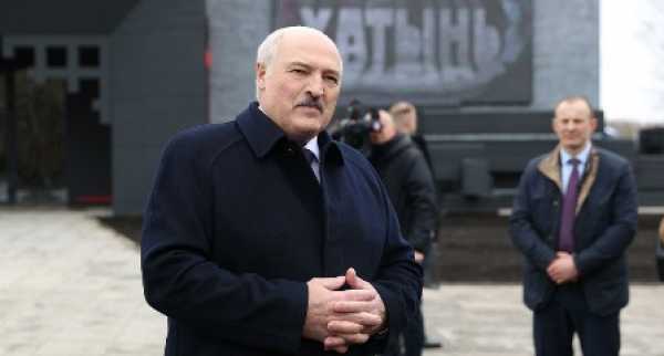 Александр Лукашенко при посещении мемориального комплекса “Хатынь” ответил на вопросы журналистов