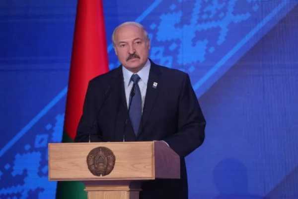 Президент Беларуси Александр Лукашенко адресовал соотечественникам обращение по случаю Дня всенародной памяти жертв Великой Отечественной войны и геноцида белорусского народа